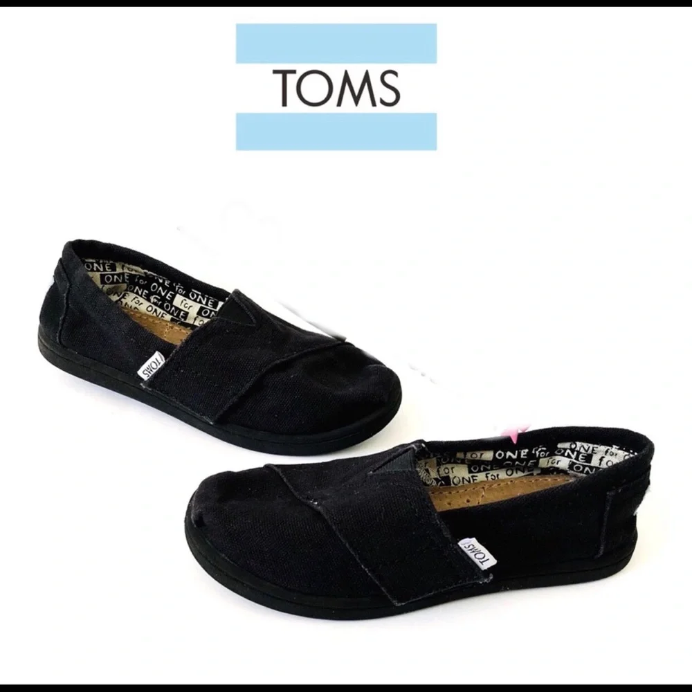 Girl TOMS Shoes